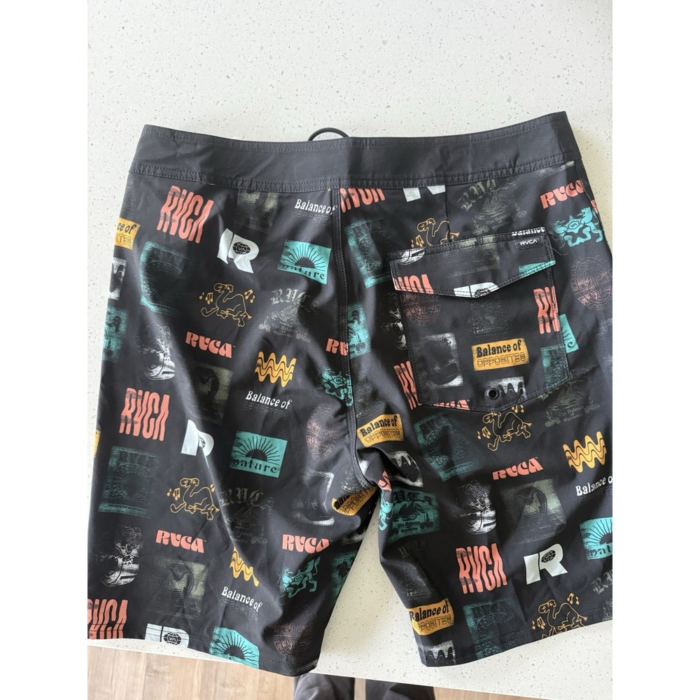 RVCA Trunk Stretch Boardshorts Black With Graphics‎ Size 32 4 Way Stretch - Picture 2 of 12